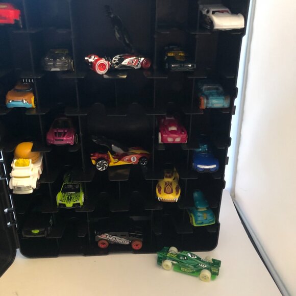 Hot Wheels Case With Cars Vintage Older Cars 17 - Picture 2 of 5